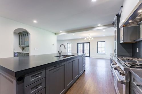 5666 Long Island Dr, Atlanta GA  30327-4842 exterior