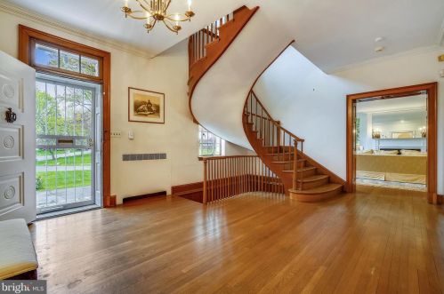 9101 Crosby Rd, Silver Spring, MD 20910-1521