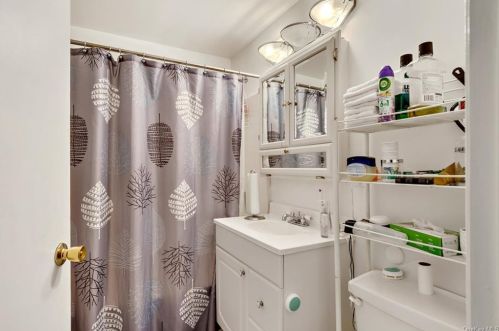 588 165th St, Bronx NY 10459-3273 exterior