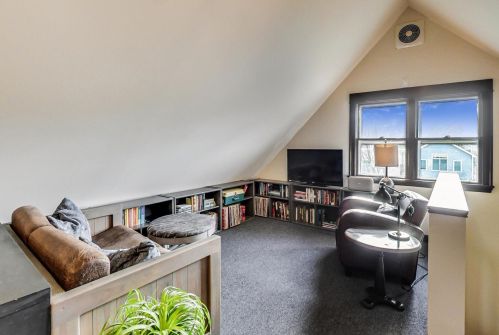 4244 Bell Ave, Chicago IL 60618-2904 exterior