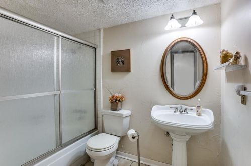 4851 Cedar Springs Rd, Dallas TX  75219-1202 exterior