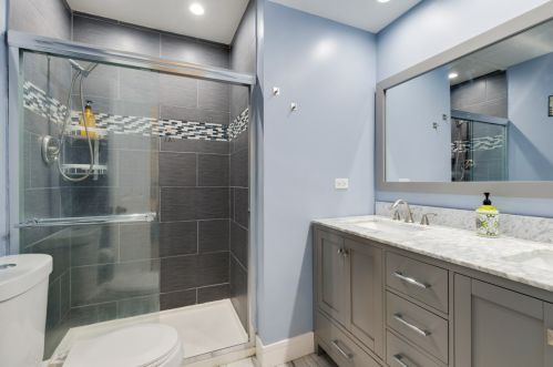 8232 Catherine Ave, Chicago IL 60656-1110 exterior