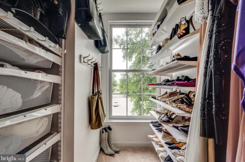 6263 Gentle Ln, Alexandria VA 22310-2260 exterior