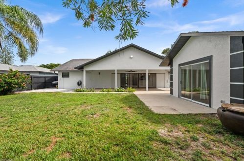 238 Willowick Dr, Naples FL 34110-1342 exterior