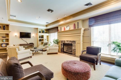 4850 Eisenhower Ave, Alexandria VA  22304-4882 exterior