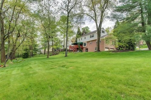 1505 Candlewood Dr, Pittsburgh PA 15241-2907 exterior