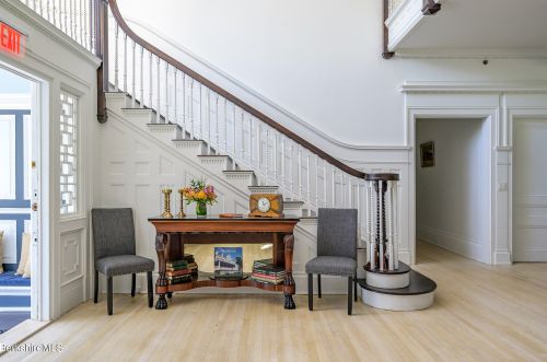 2 Kemble St, Lenox MA 01240-2816 exterior