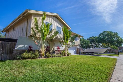 15609 Bear Creek Dr, Tampa, FL 33624-1703