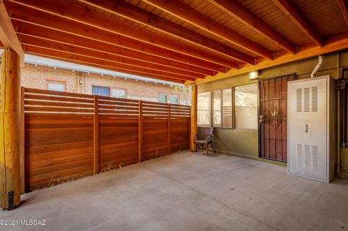 837 8 St, Tucson AZ 85719-5517 exterior