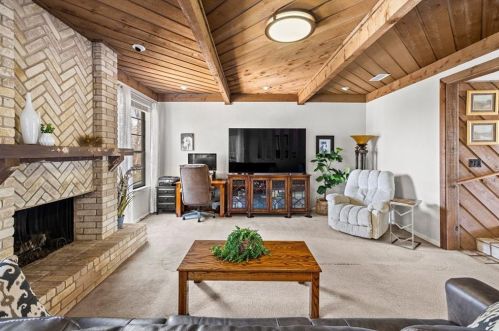 8409 Adirondack Trl, Austin TX 78759-7935 exterior