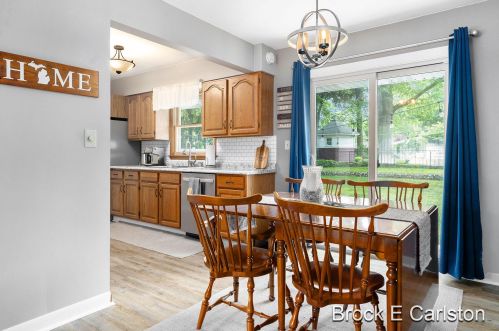 3024 Beach St, Meskegon MI 49441-1128 exterior