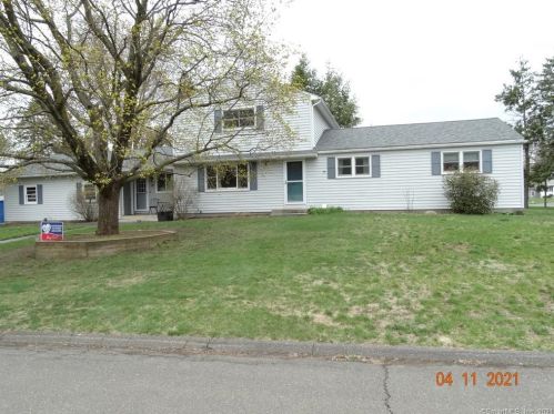 18 Oxford Dr, Enfield, CT 06082-2516