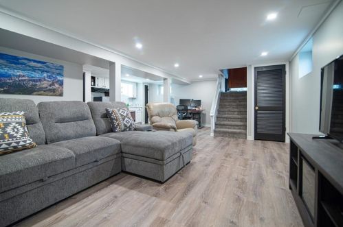 45 Grover St, Providence RI 02909-5209 exterior