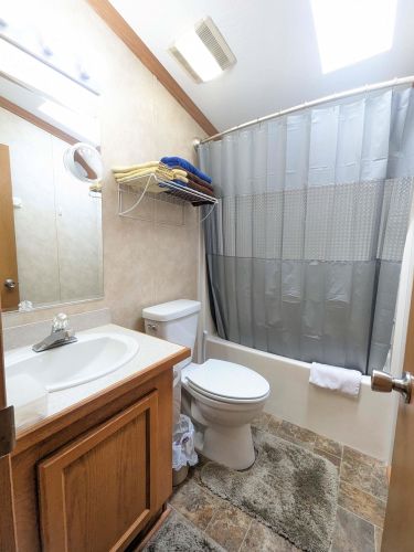 5 Dawn Dr, Concord NH 03303-2050 exterior