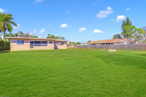 658 97 Ave, Naples FL 34108-2281 exterior