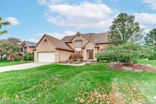 1358 Arbor Creek Dr, Rochester, MI 48306-3700