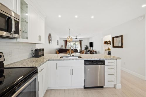 21546 Cypress Hammock Dr, Boca Raton, FL 33428-1949