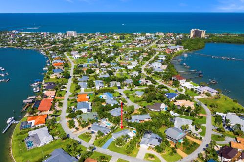 1602 Thumb Pt Dr, Fort Pierce FL 34949-3569 exterior