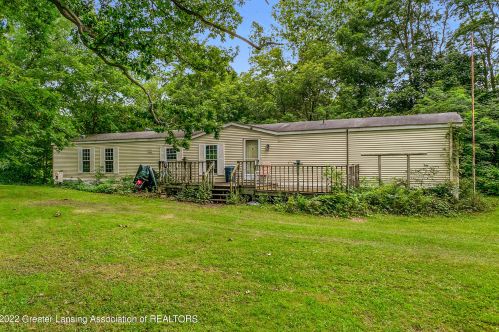 300 Mill St, Maple Rapids, MI 48853-5011