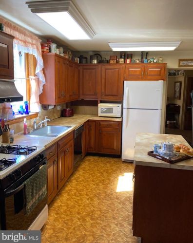 209 Highland Ave, Darby PA 19023-2006 exterior