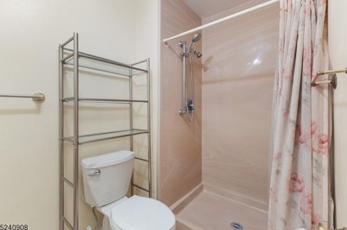 62 Goldfinch Dr, Hackettstown NJ 07840-3008 exterior