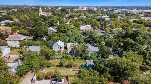 1008 8th St, Austin TX 78702 exterior