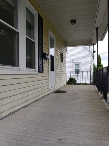 64 Peckham Ave, Providence, RI 02908-1011