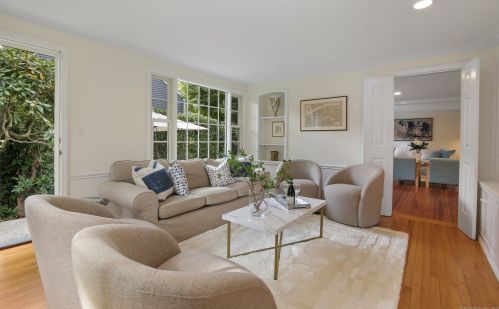 88 Kings Hwy, Westport CT 06880-2422 exterior