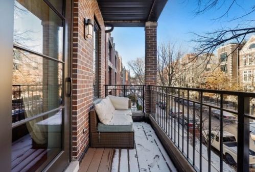 837 Buckingham Pl, Chicago IL  60657-6732 exterior