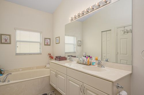 307 Breezy Pt Loop, Fort Pierce FL 34986-2668 exterior