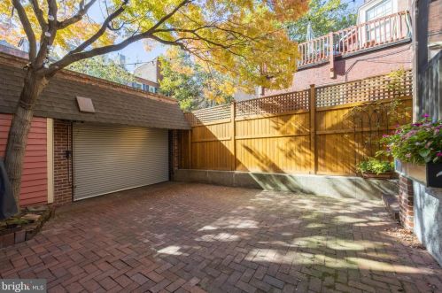 1016 Clinton St, Philadelphia PA 19107-6017 exterior