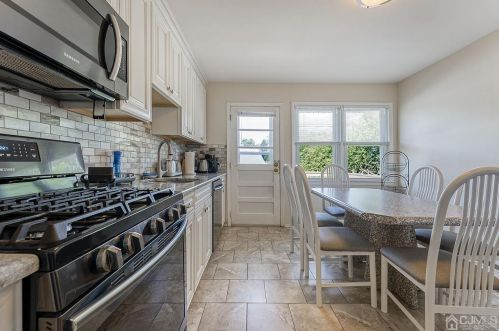 1 Charles Ct, Edison NJ 08820-2818 exterior