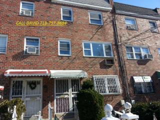 3952 De Reimer Ave, Bronx NY  10466-2418 exterior