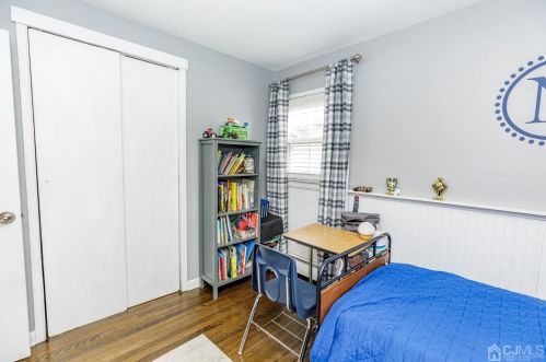 142 Bedford Ave, Iselin NJ 08830-2455 exterior