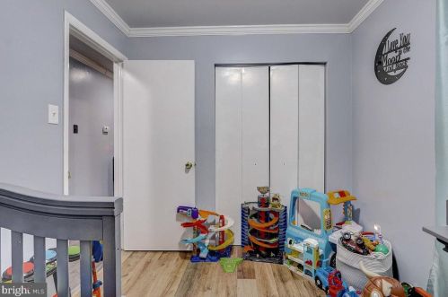 521 Riv Dr, Camden NJ 08110-2917 exterior