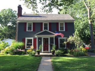 1233 Cambridge Dr, Kalamazoo, MI 49001-4403