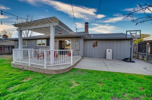 107 Coralie Way, Folsom CA 95630-3303 exterior