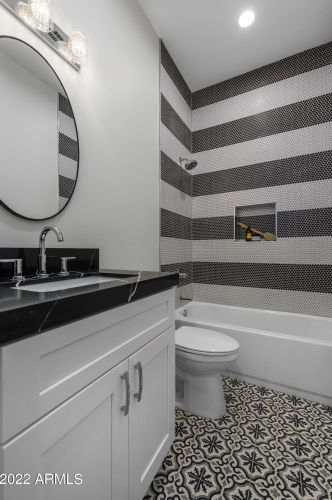 6841 12th Ave, Phoenix AZ  85013-1021 exterior