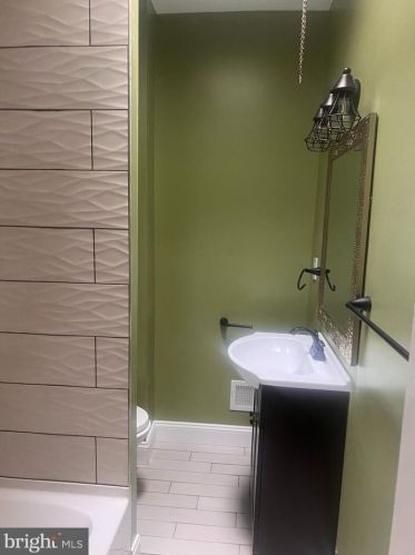 5547 Addison St, Philadelphia PA 19143-1305 exterior