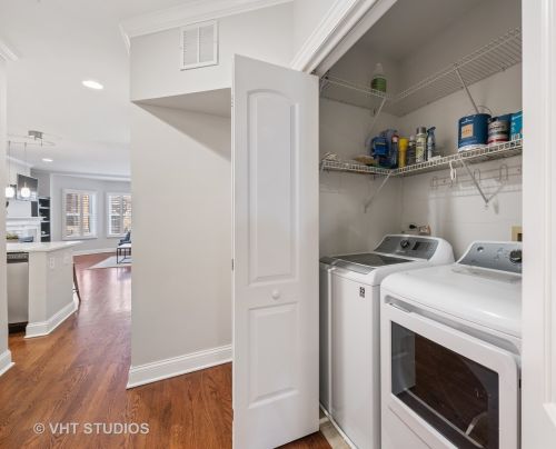 2842 Southport Ave, Chicago IL  60657-4125 exterior