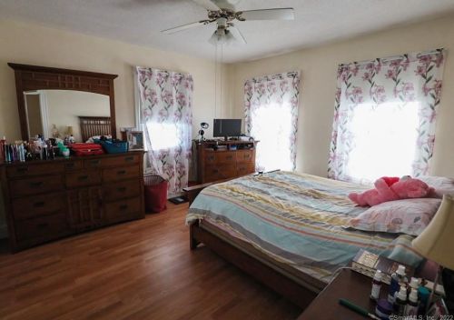 323 Oak St, New Britain CT 06051-1213 exterior