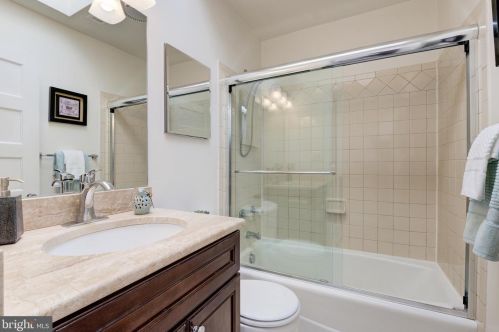 2812 27 St, Washington DC 20007-3144 exterior