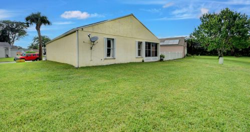 14 Bentwater Cir, Boynton Beach FL 33426-7603 exterior