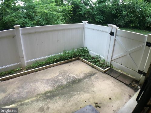 3320 28th St, Alexandria VA 22302-1334 exterior