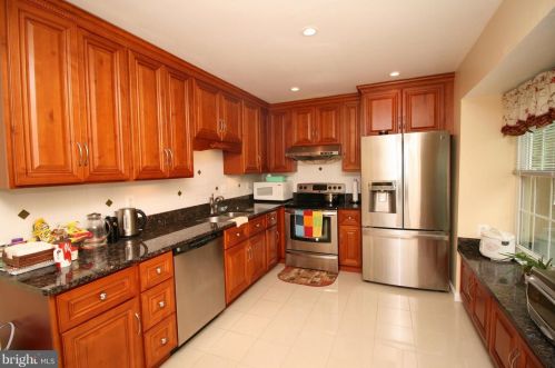 7719 Hiawatha Ln, Rockville MD  20855-2601 exterior