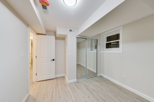 4912 Washington Park Ct, Chicago IL 60615-2304 exterior