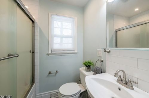 32 Conklin Ave, Morristown NJ 07960-3704 exterior