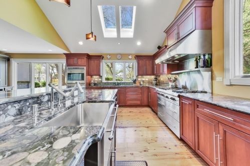 73 Captain Rd, Springfield, MA 01106-2543