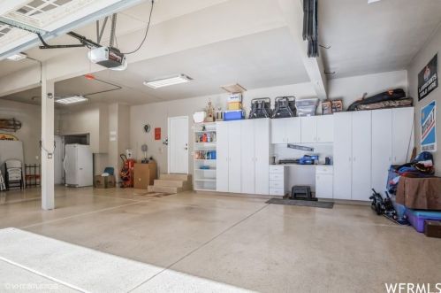 10664 Trailridge Cir, Sandy UT 84092-4758 exterior