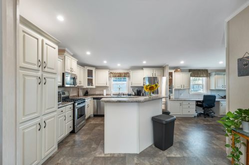 1 Rex Dr, Concord NH 03303-4166 exterior